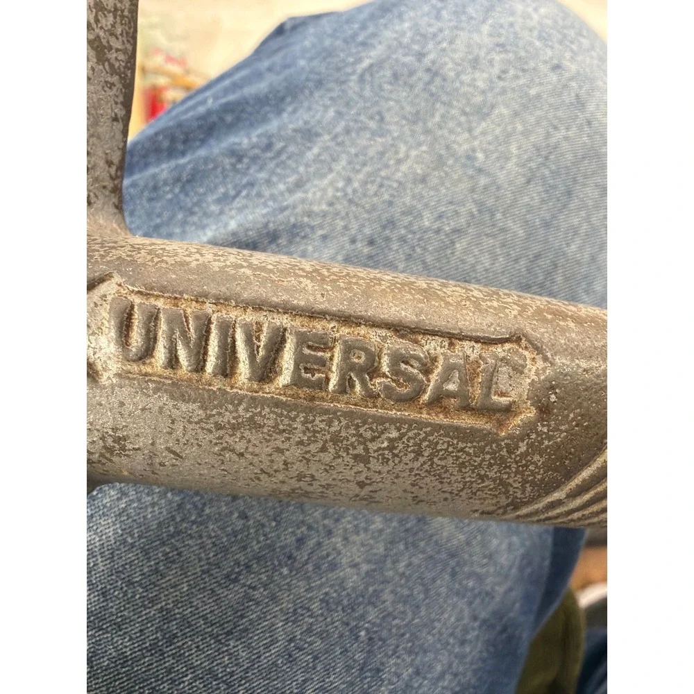 Vintage Universal Cast Iron Hand Crank Meat Grinder Food Chopper Edge of Counter